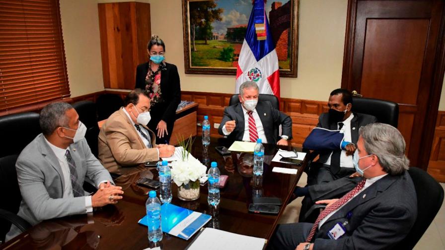Gobierno analizará proyecto de ley sobre expendio de bebidas alcohólicas