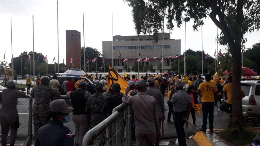 Grupo no logra que el Senado tome en cuenta proyecto del 30 % AFP pese a manifestación
