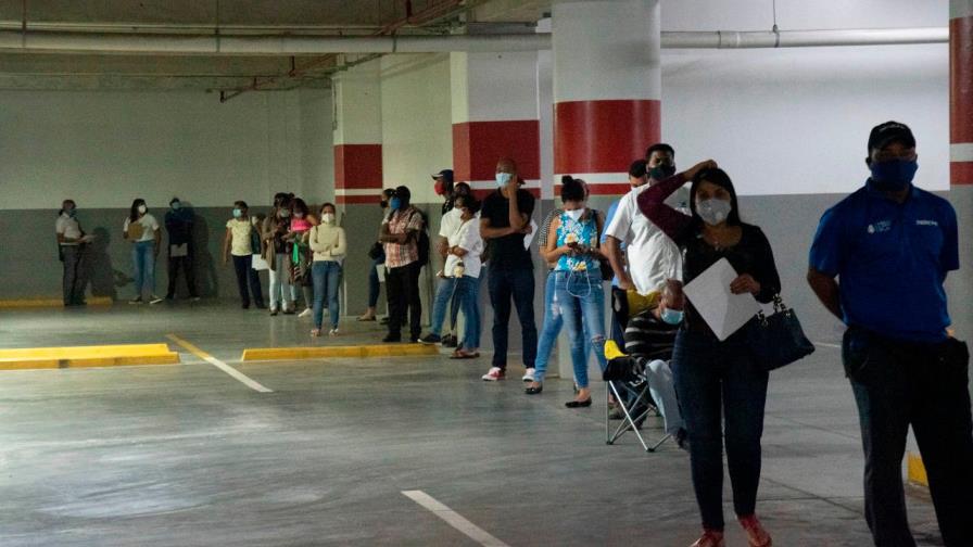 Ministerio de Salud: población joven la que más transmite los contagios de COVID-19