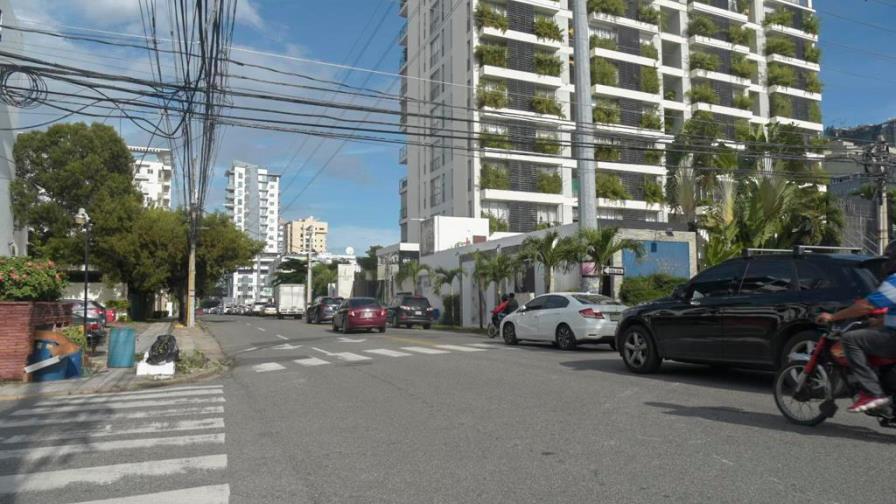 Estacionamientos a la derecha, la nueva medida en calles de una vía Estacionamientos a la derecha, la nueva medida en calles de una vía