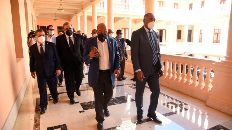 Presidente Abinader se reúne con diputados por el tema del matrimonio infantil