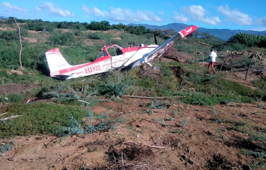 Piloto de avioneta sale ileso tras estrellarse en una finca en Valverde