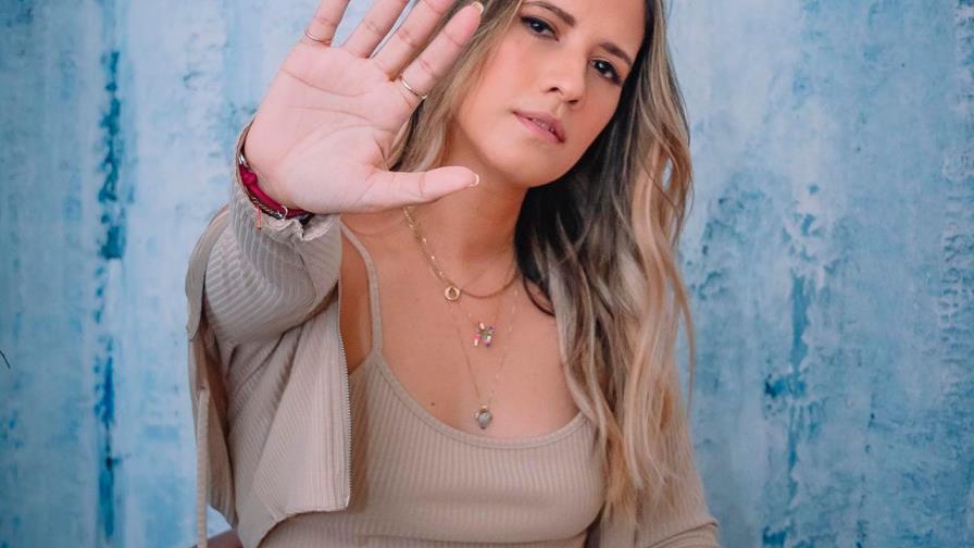 “Tus silencios”, la nueva propuesta de Nathalie Hazim