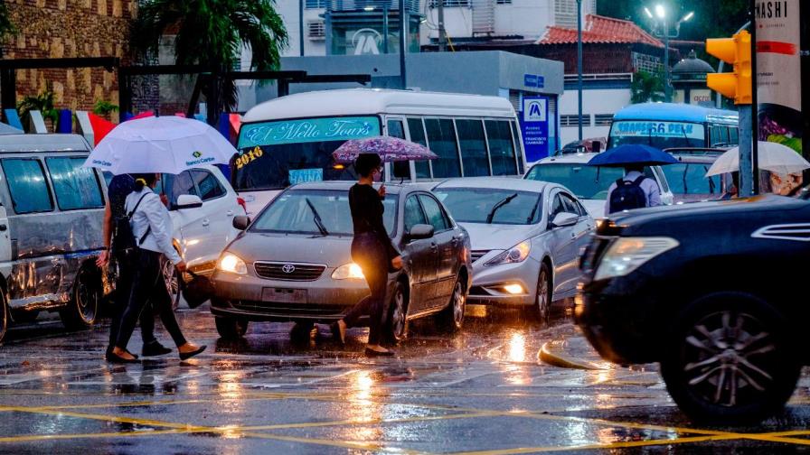 Lluvias continuarán este fin de semana por efectos de onda tropical Lluvias continuarán este fin de semana por efectos de onda tropical