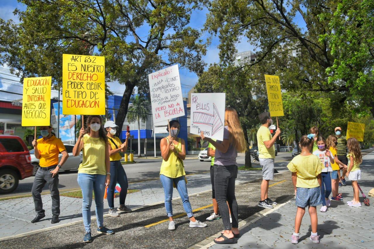 Los padres reclamen es su derecho poder elegir el tipo de educación que quieren para sus hijos.