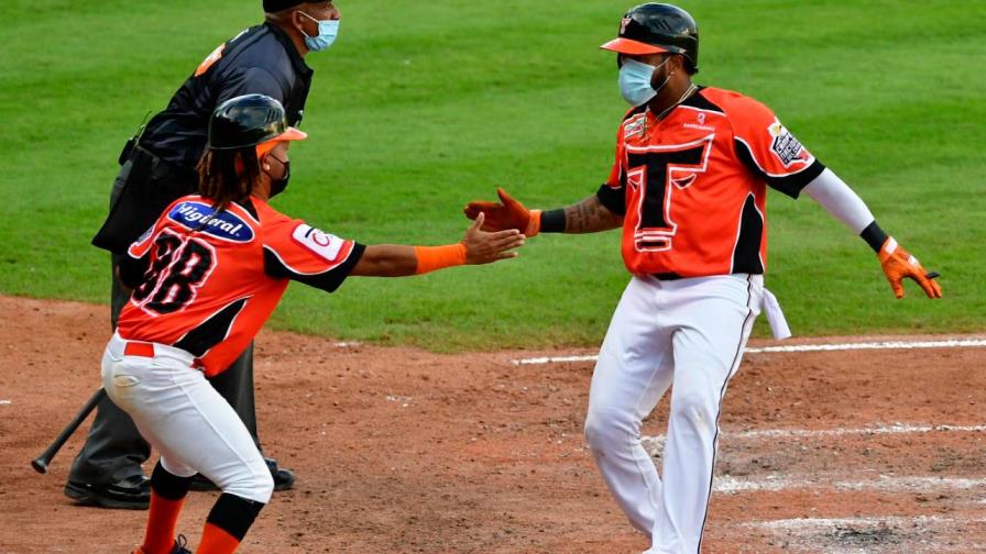Los Toros dejan en el terreno al Escogido con jonrón de Peter O’Brien