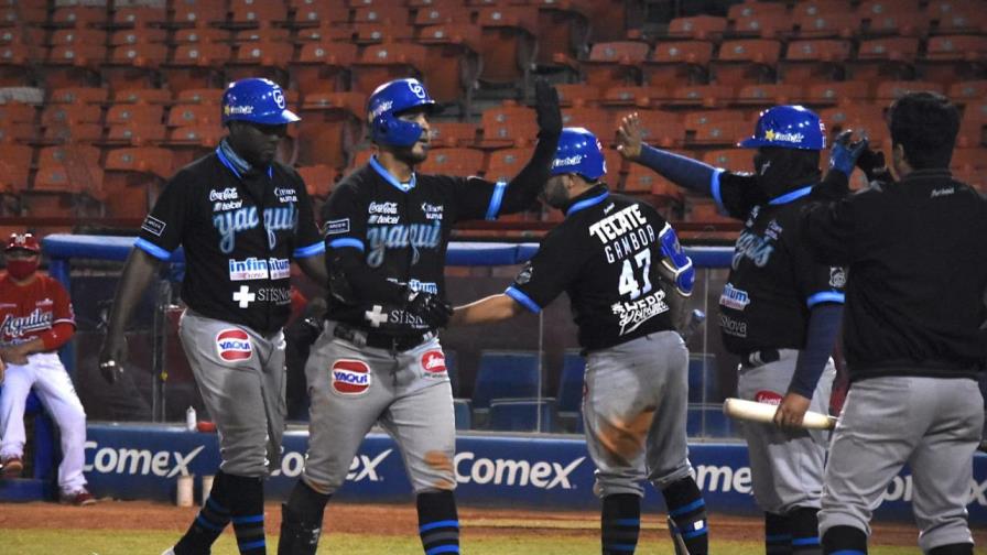 Los Yaquis triunfan y se aferran a la cima en el béisbol mexicano