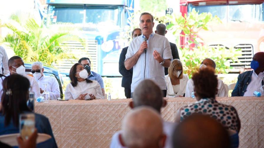 Abinader encarga a colonos azucareros preparar proyecto para ingenio en Guerra 