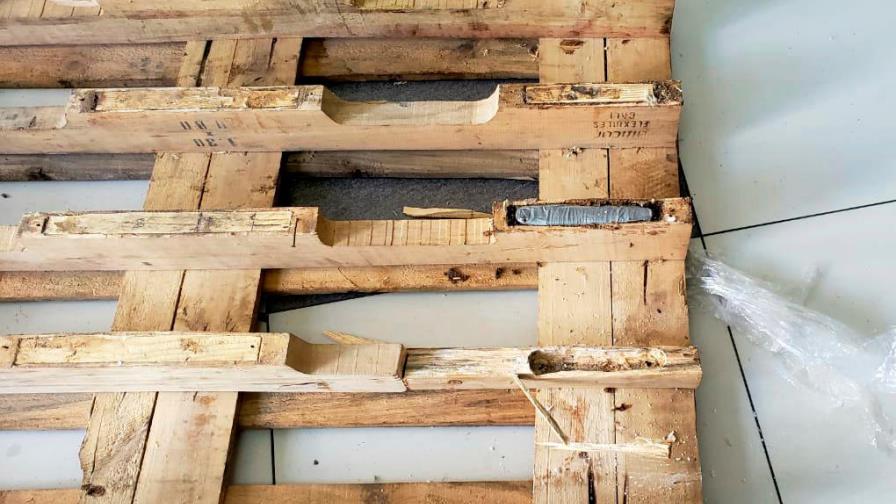 Decomisan 15 láminas de cocaína incrustadas en paletas de madera Decomisan 15 láminas de cocaína incrustadas en paletas de madera