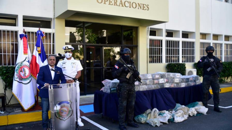Apresan a dos hombres y ocupan 350 paquetes de supuesta cocaína en Bayahíbe Apresan a dos hombres y ocupan 350 paquetes de supuesta cocaína en Bayahíbe
