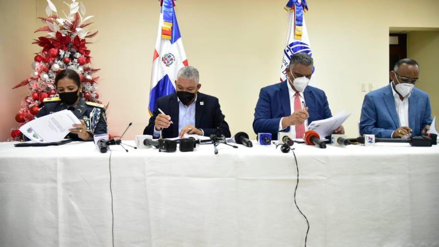 Policías no pagarán pasaje en el Metro, el Teleférico ni en la OMSA