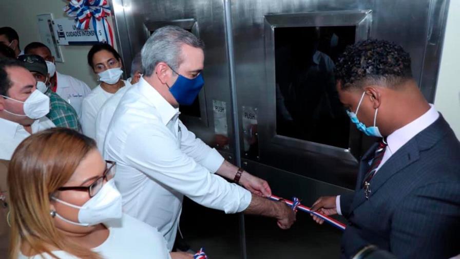 Presidente Abinader entrega UCI hospital de Azua, tras 15 años sin servicio