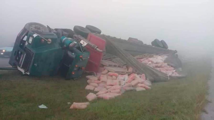 Accidente múltiple en Higüey provocado por humareda de vertedero