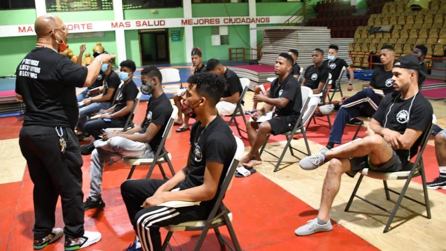 Federación de Lucha imparte curso de formación a técnicos