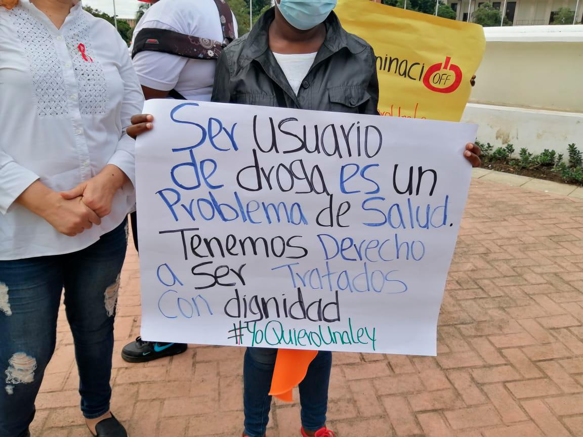 Parte de las pancartas que se utilizaron en el plantón.