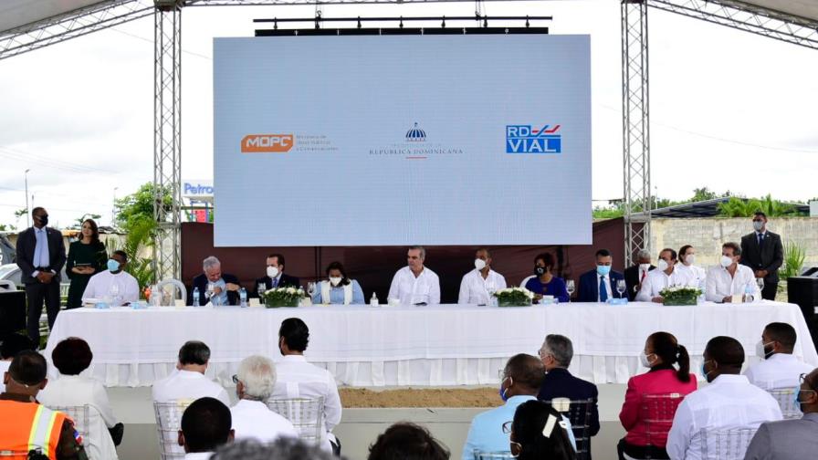 Presidente Abinader inaugura hospital en Boca Chica e inicia construcción de elevado