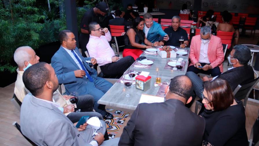 César Fernández celebra encuentro navideño con periodistas y comunicadores César Fernández celebra encuentro navideño con periodistas y comunicadores