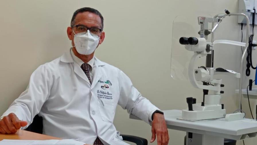 Especialista dice entre el 75 y 80 % de los casos de ceguera son prevenibles o curables
El oftalmólogo Wilfredo Rivera alerta sobre las causas de la pérdida de la visión
Cada 13 de diciembre se conmemora el Día Nacional del No Vidente Especialista dice entre el 75 y 80 % de los casos de ceguera son prevenibles o curables
El oftalmólogo Wilfredo Rivera alerta sobre las causas de la pérdida de la visión
Cada 13 de diciembre se conmemora el Día Nacional del No Vidente