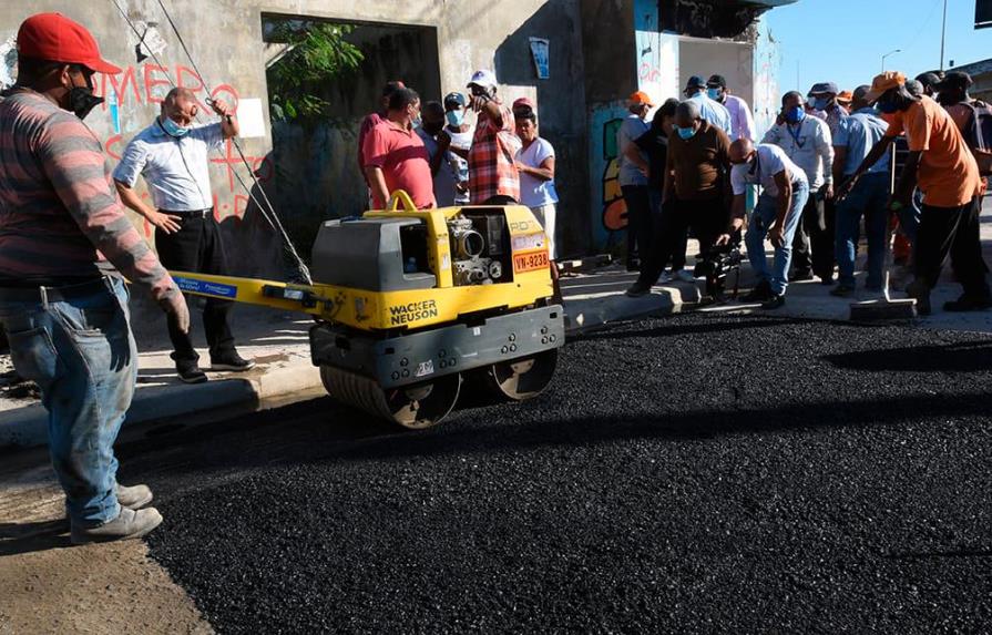 Obras Públicas comienza asfaltado y bacheo en Boca Chica, La Caleta y Andrés