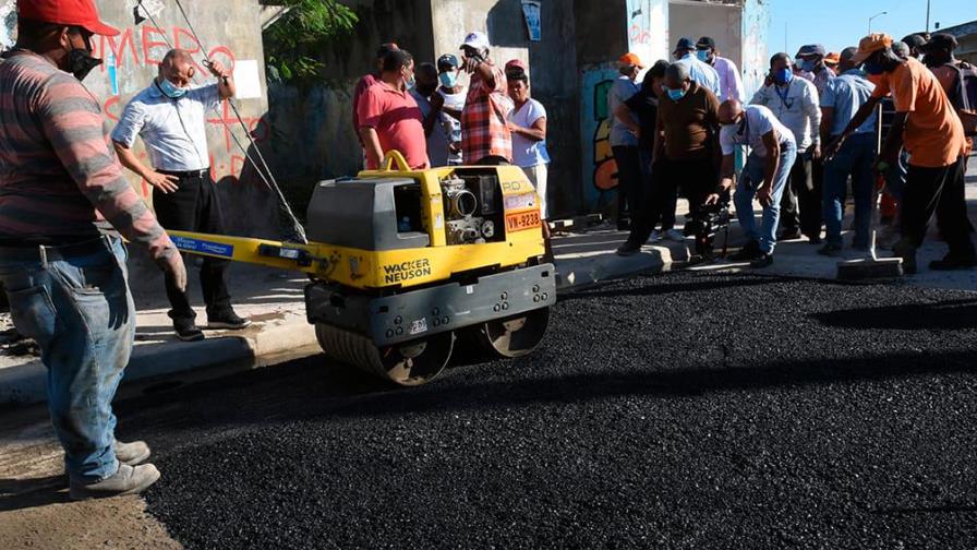 Obras Públicas comienza asfaltado y bacheo en Boca Chica, La Caleta y Andrés Obras Públicas comienza asfaltado y bacheo en Boca Chica, La Caleta y Andrés