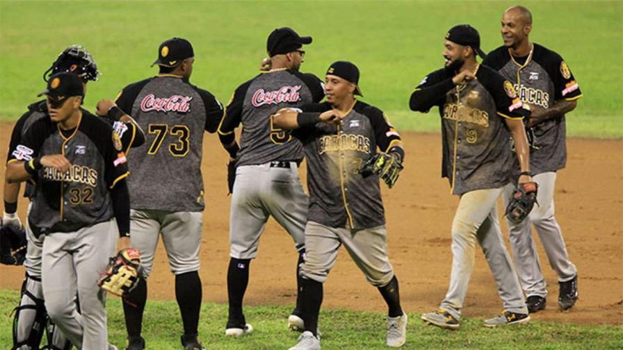 Leones vencen a Caribes en un partido que se extendió a 11 entradas