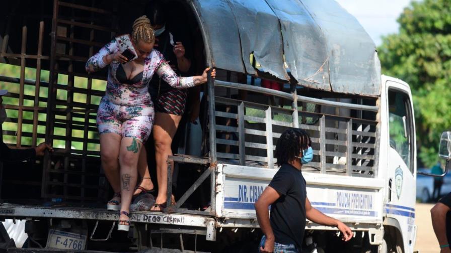 Casi mil detenidos en Nochebuena por violar el toque de queda Casi mil detenidos en Nochebuena por violar el toque de queda
