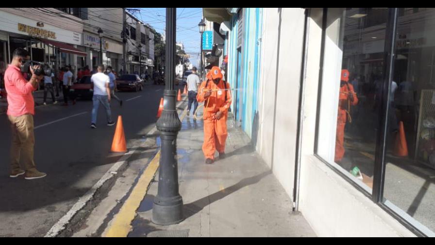 Realizan jornada de fumigación y limpieza en Santiago tras fiestas de Navidad Realizan jornada de fumigación y limpieza en Santiago tras fiestas de Navidad