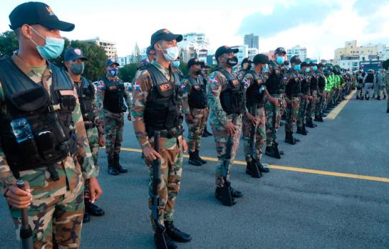 Policía y Ejército lanzan todos sus recursos a las calles para garantizar toque de queda