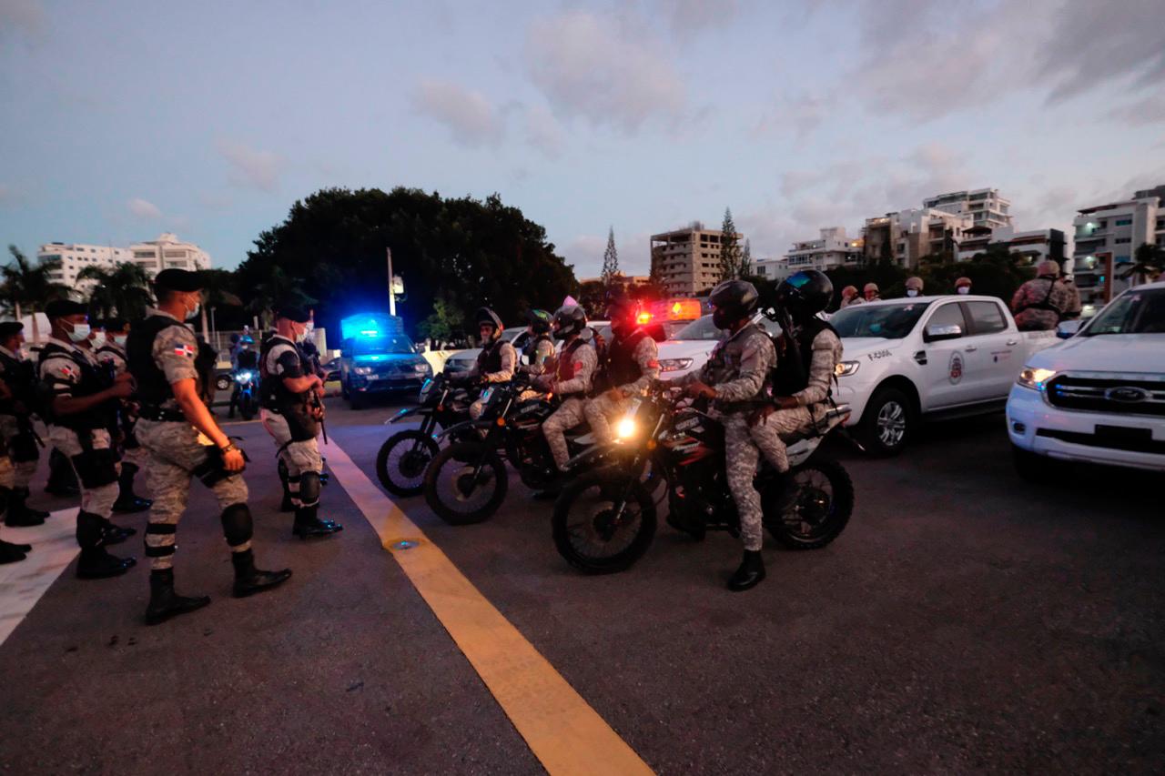 Agentes de la Policía y de las Fuerzas Armadas garantizarán nadie salga a las calles este 31 de diciembre.
