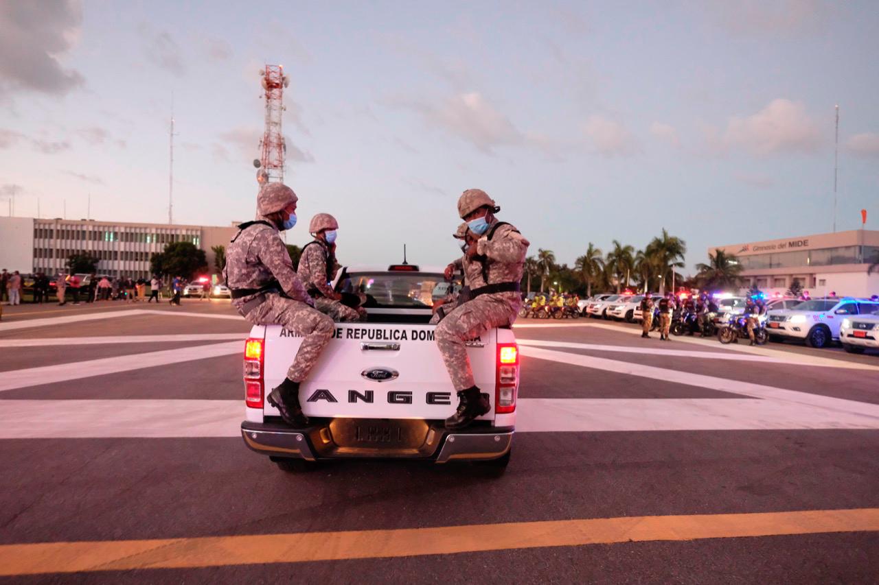 Agentes de la Policía y de las Fuerzas Armadas garantizarán nadie salga a las calles este 31 de diciembre.