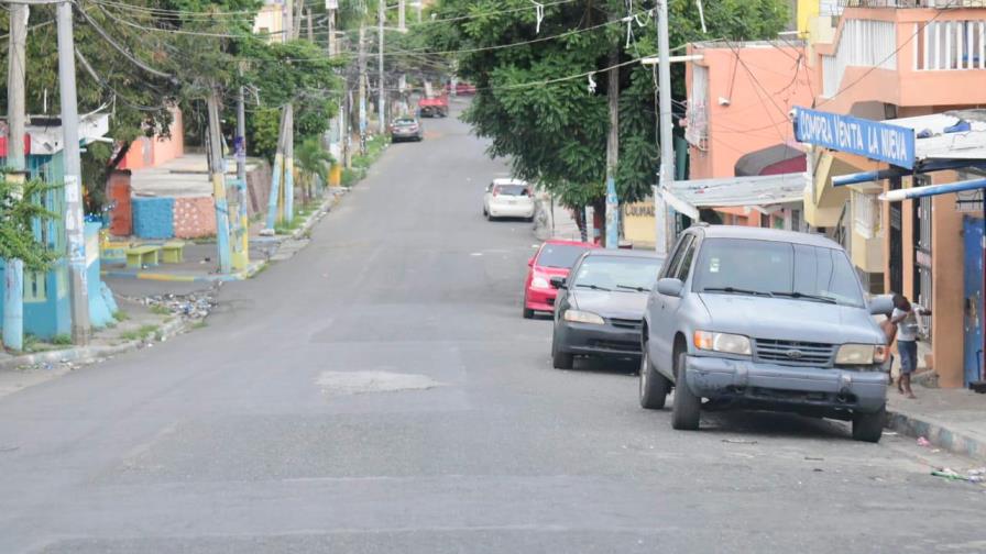 Fotos | En barrios cumplen horario de toque de queda