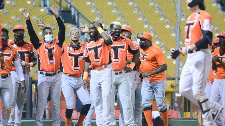 Peter O´Brien pega dos jonrones y empuja seis en victoria de los Toros sobre las Águilas