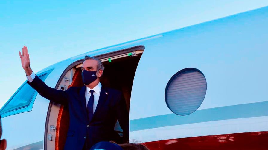 Abinader regresa al país tras participar en Cumbre Iberoamericana