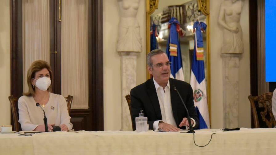 Gobierno gestiona dosis urgentes de vacunas contra COVID-19