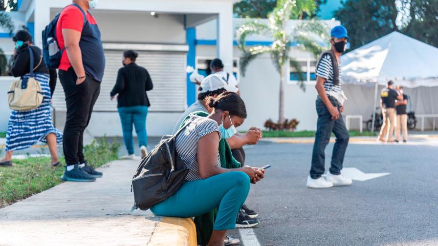 Familiares de pacientes COVID-19 del Mocoso Puello reciben buenas noticias