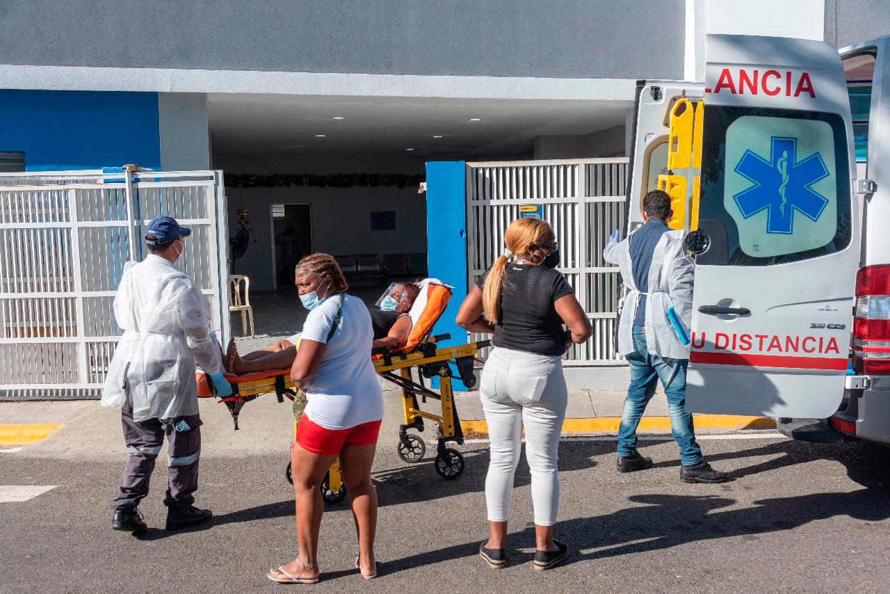 Una persona es ingresada al área COVID-19 del Moscoso Puello.