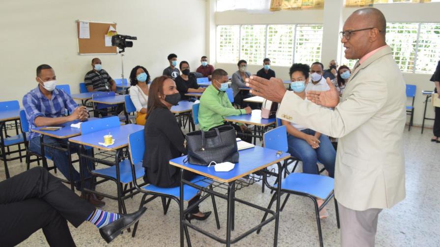 Director del Inefi realiza encuentro de planificación para educación a distancia