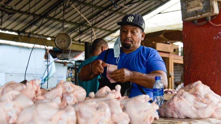 Economistas en desacuerdo con intervención del Gobierno ante aumento de precios Economistas en desacuerdo con intervención del Gobierno ante aumento de precios