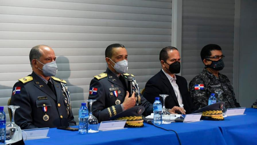 ¿Cómo deben actuar los policías, según el director de esa institución?  