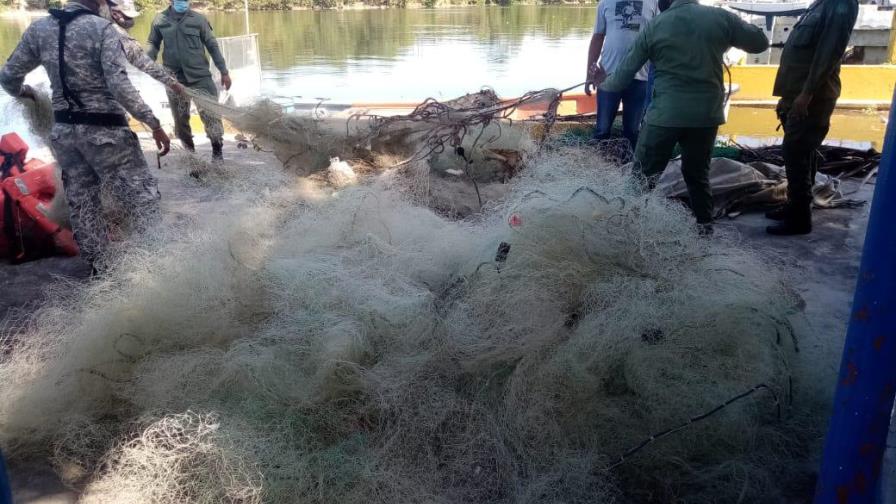 Autoridades detienen 11 personas por pesca ilegal en el litoral Sur