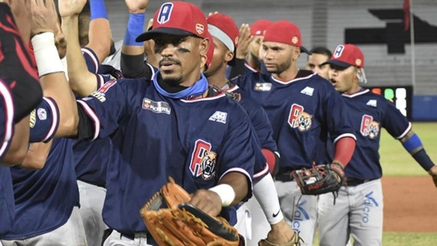 Tigres remontan y empatan serie ante Cardenales en Venezuela
