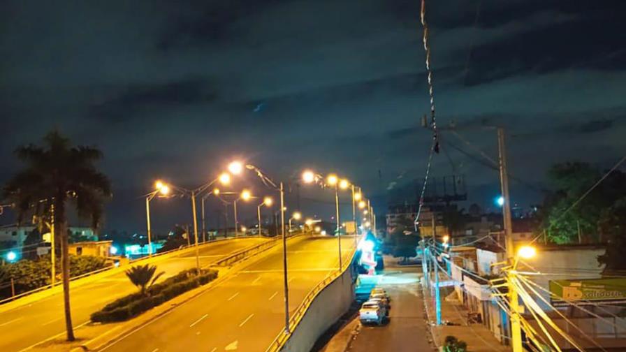 EDE Este rehabilita la iluminación de puentes de avenida Quinto Centenario