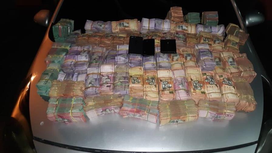 Detienen a dos hombres por presunto lavado de activos y les ocupan más de RD$8 millones 