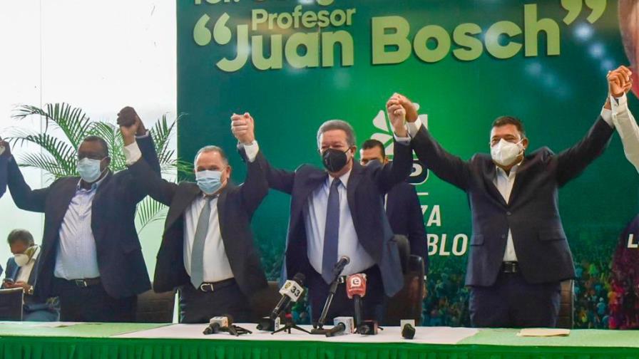 Con lágrimas, dirigentes  de La Vega se despiden del PLD y pasan a la Fuerza del Pueblo