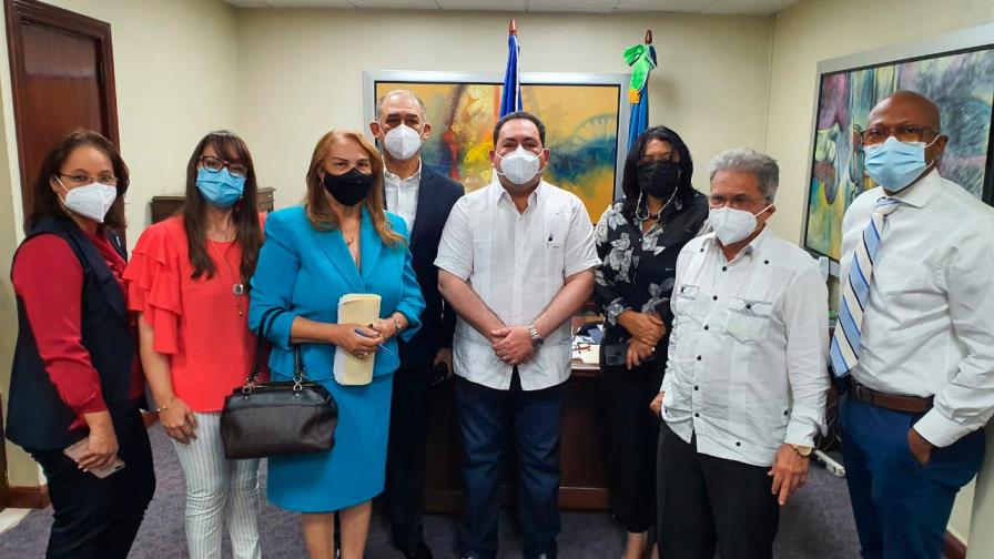 SNS y CMD acuerdan nivelar salarios de hospitales de autogestión