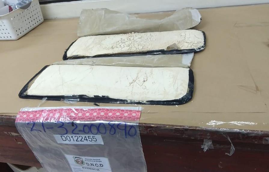 Ocupan en el AILA más de dos kilos de heroína ocultos en maleta de doble fondo