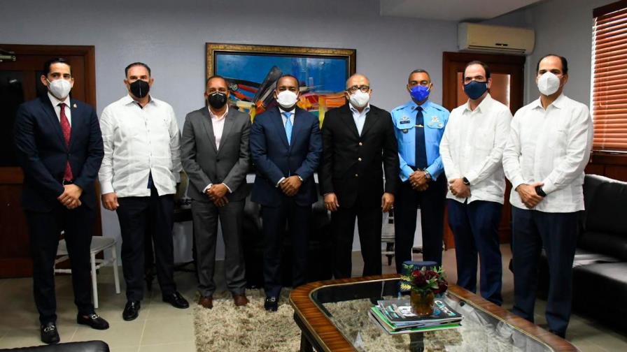Salud Pública colaborará en creación de protocolos COVID-19 en aeropuertos