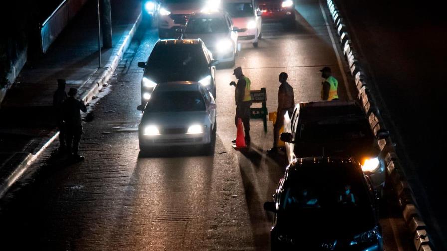 CMD denuncia atropello a médicos por parte de policías y militares durante toque de queda 