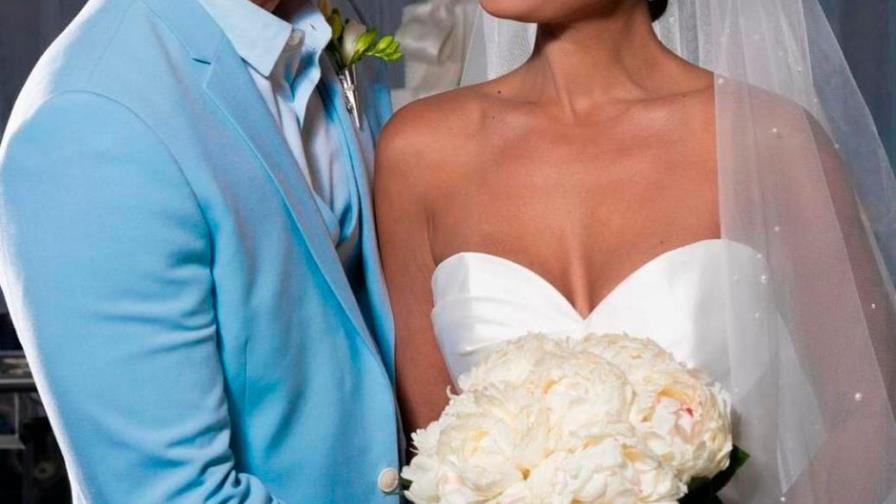 El salsero Víctor Manuelle se casa tras 13 años de relación