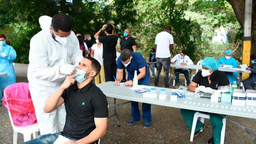 Salud Pública realiza pruebas de antígenos a 600 aspirantes a policías para detección temprana de COVID-19